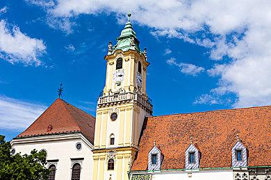 彭博社记者称《百英雄传》杂乱断裂素质堪忧